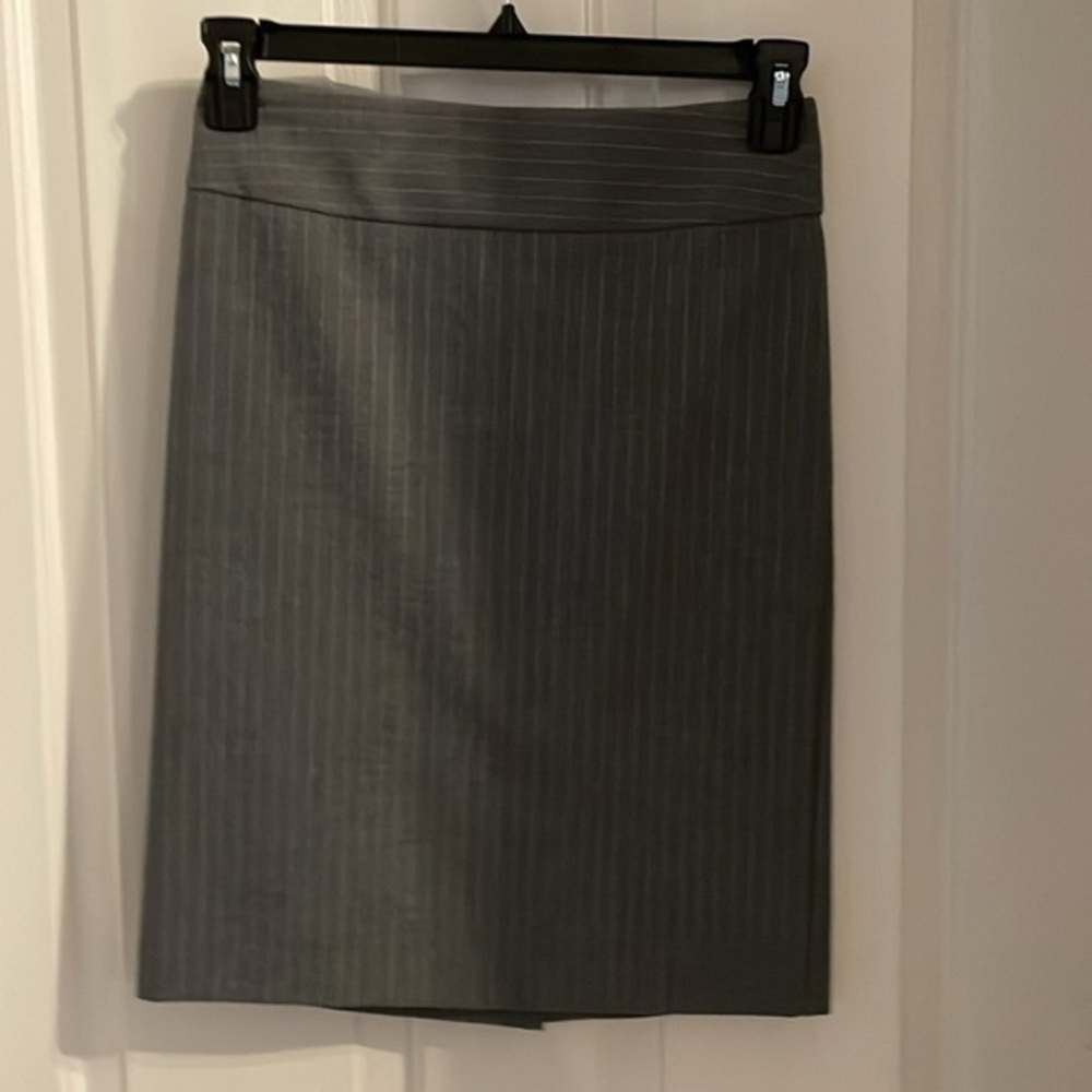United Colors of Benetton gray with white pin stripes pencil skirt
